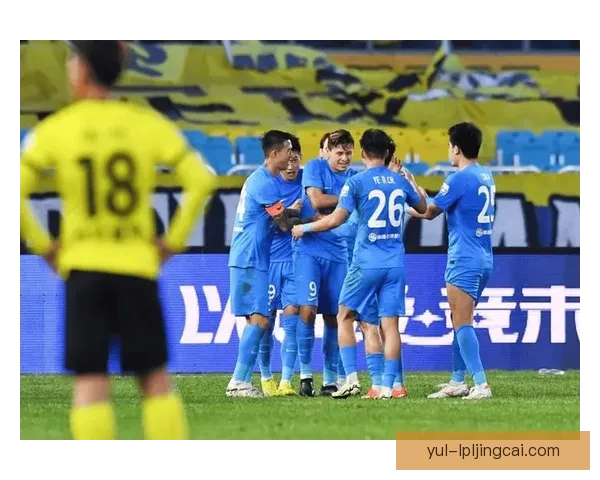 中超升班马票价过高 球迷门前抗议